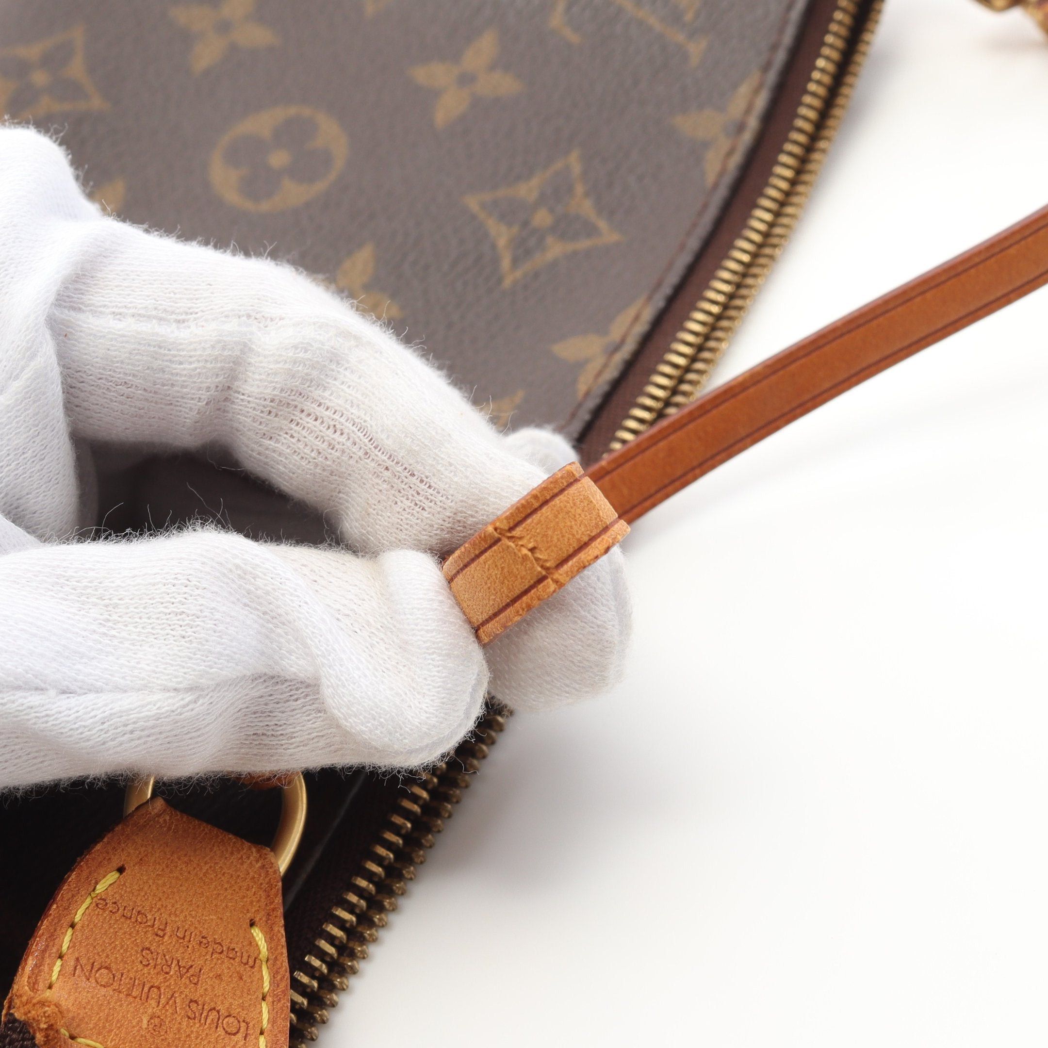 Louis Vuitton Louis Vuitton Pochette Accessoires Monogram Handbag Leather Brown Size ONE SIZE - 11 Thumbnail
