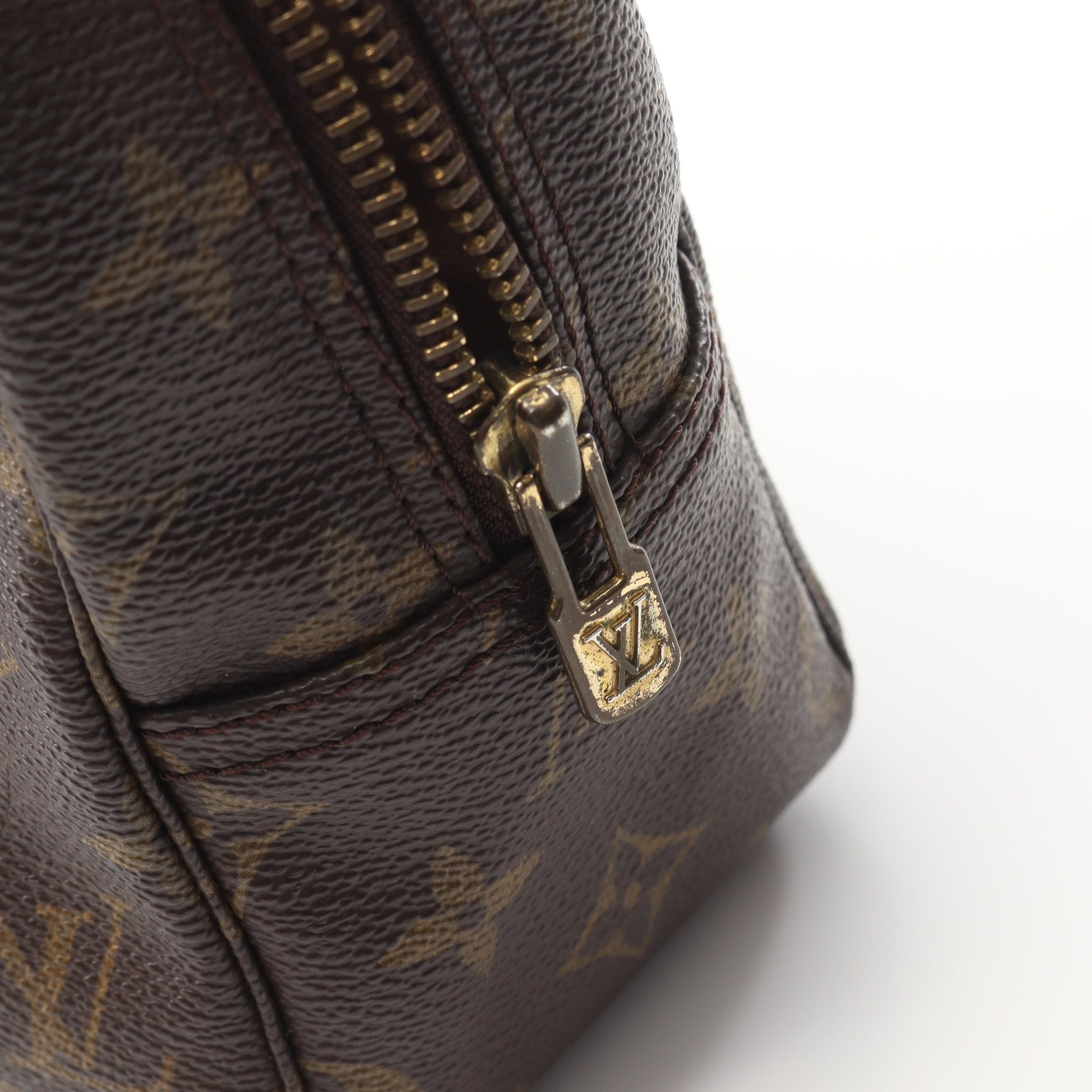 Louis Vuitton Louis Vuitton Truth Toilette 28 Monogram Cosmetic Pouch Brown Size ONE SIZE - 10 Thumbnail