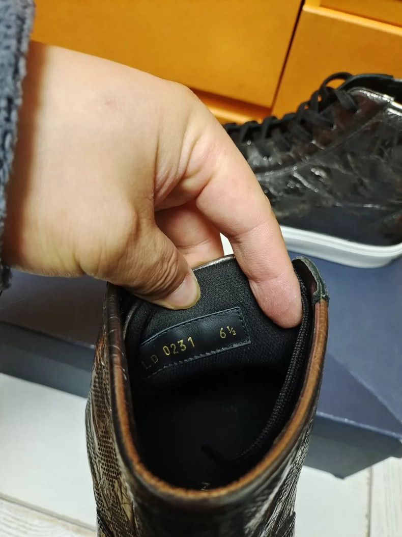 Louis Vuitton LV Metallic Lace-Up Sneakers Size 6.5 Size US 6.5 / EU 39-40 - 7 Thumbnail