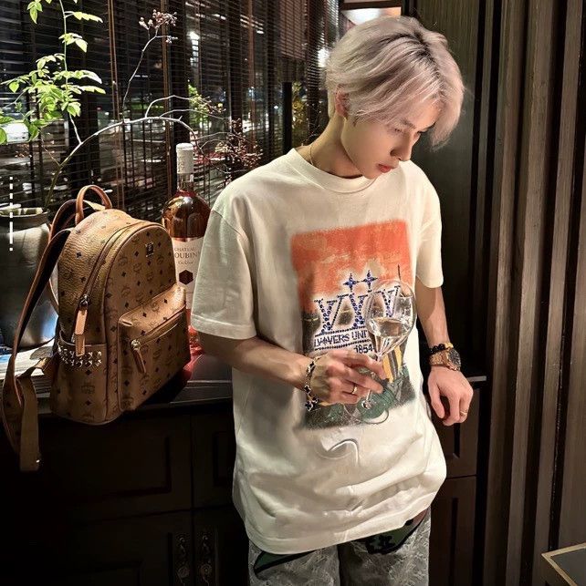 Louis Vuitton Louis Vuitton Short Sleeve Graphic Tee Size US S / EU 44-46 / 1 - 2 Thumbnail