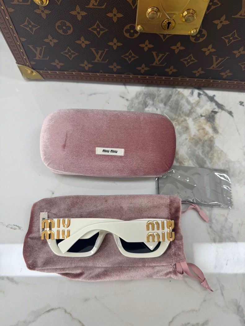 Miu Miu Miu Miu White Sunglasses with Gold Logo Size ONE SIZE - 3 Thumbnail