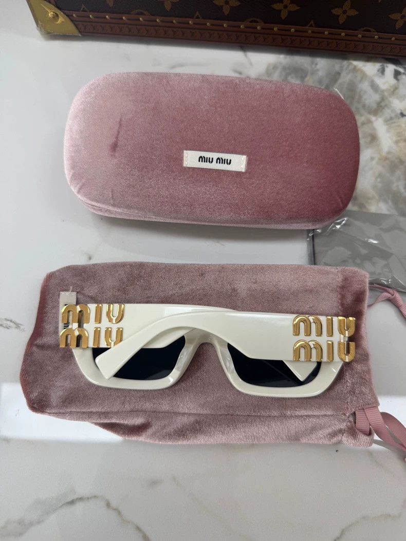 Miu Miu Miu Miu White Sunglasses with Gold Logo Size ONE SIZE - 4 Thumbnail