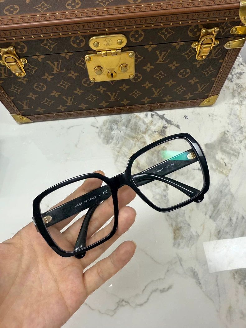 Chanel Chanel Black Logo Sunglasses with Gold Accents Size ONE SIZE - 2 Thumbnail