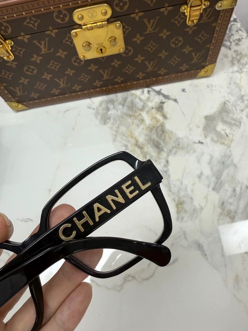 Chanel Chanel Black Logo Sunglasses with Gold Accents Size ONE SIZE - 4 Thumbnail