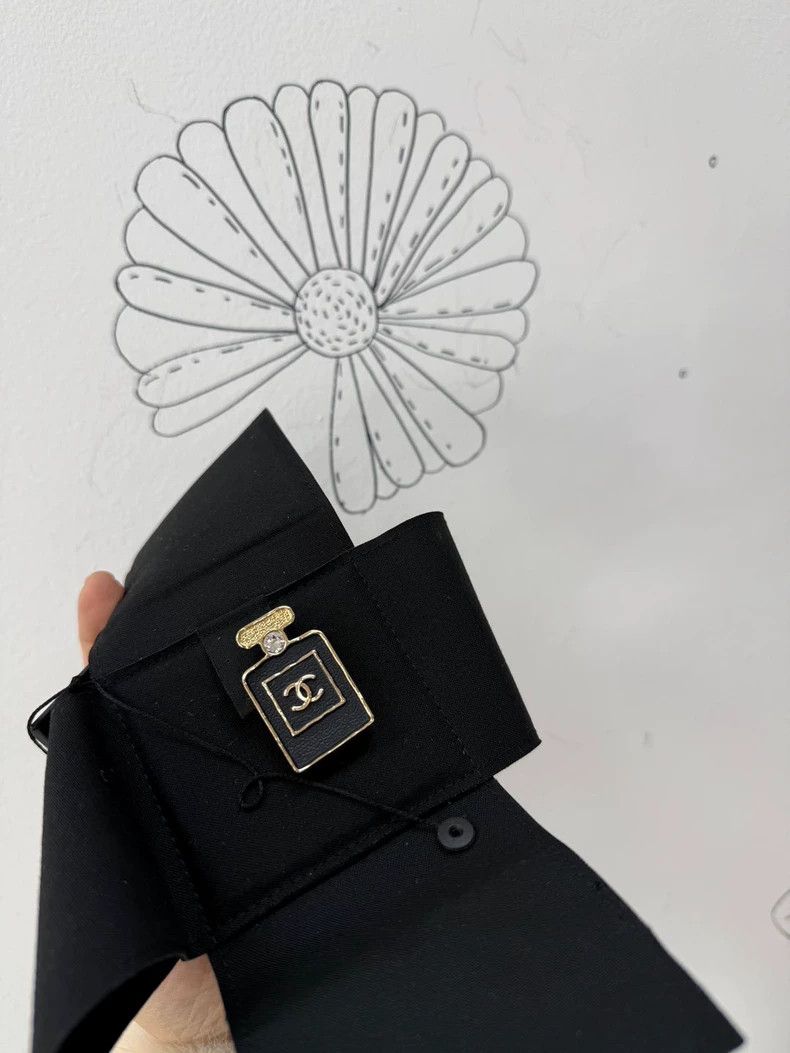 Chanel Chanel Perfume Bottle Leather Brooch Pin Size ONE SIZE - 2 Thumbnail