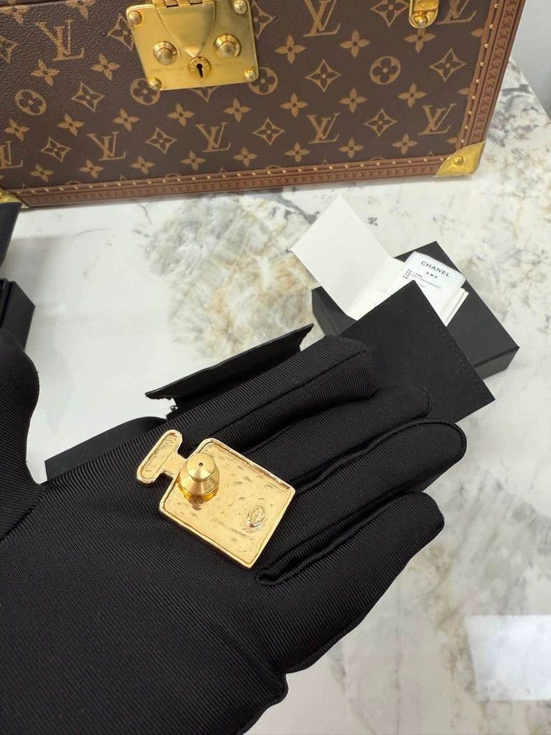 Chanel Chanel Perfume Bottle Leather Brooch Pin Size ONE SIZE - 5 Thumbnail