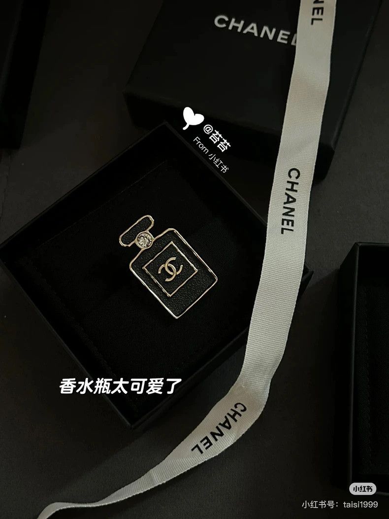 Chanel Chanel Perfume Bottle Leather Brooch Pin Size ONE SIZE - 7 Thumbnail