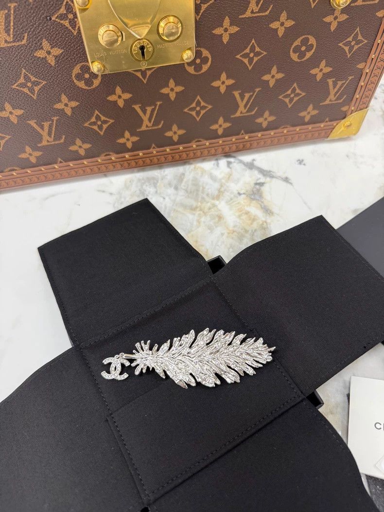 Chanel Chanel Silver Feather Brooch with Logo Size ONE SIZE - 3 Thumbnail