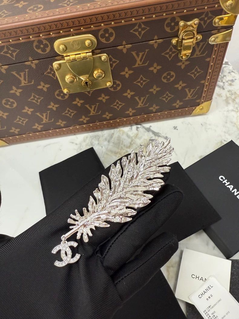 Chanel Chanel Silver Feather Brooch with Logo Size ONE SIZE - 4 Thumbnail