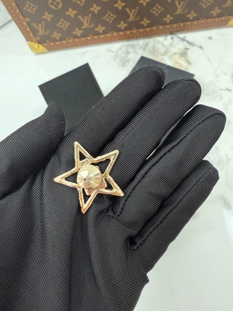 Chanel Chanel Enamel Star Logo Brooch Pin Size ONE SIZE - 4 Thumbnail