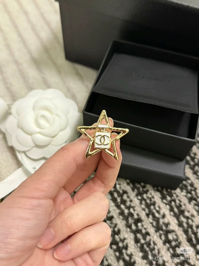 Chanel Chanel Enamel Star Logo Brooch Pin Size ONE SIZE - 6 Thumbnail