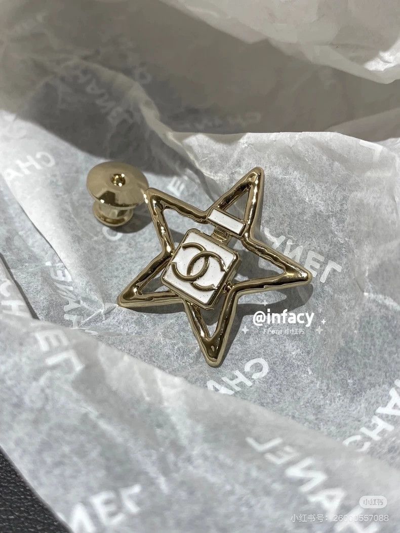 Chanel Chanel Enamel Star Logo Brooch Pin Size ONE SIZE - 7 Thumbnail