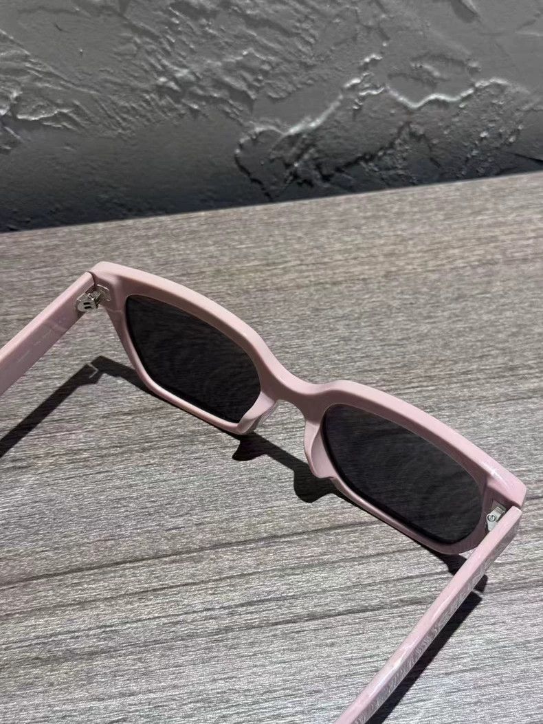 Celine Celine Pink Framed Letter Logo Sunglasses Size ONE SIZE - 7 Thumbnail
