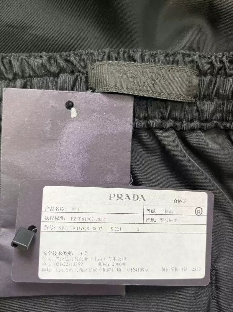 Prada Prada Metal Triangle Logo Shorts Size US 44 / EU 60 - 4 Thumbnail