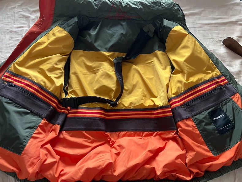 Moncler Winter Hooded Jacket with Large Pockets Size US L / EU 52-54 / 3 - 4 Thumbnail