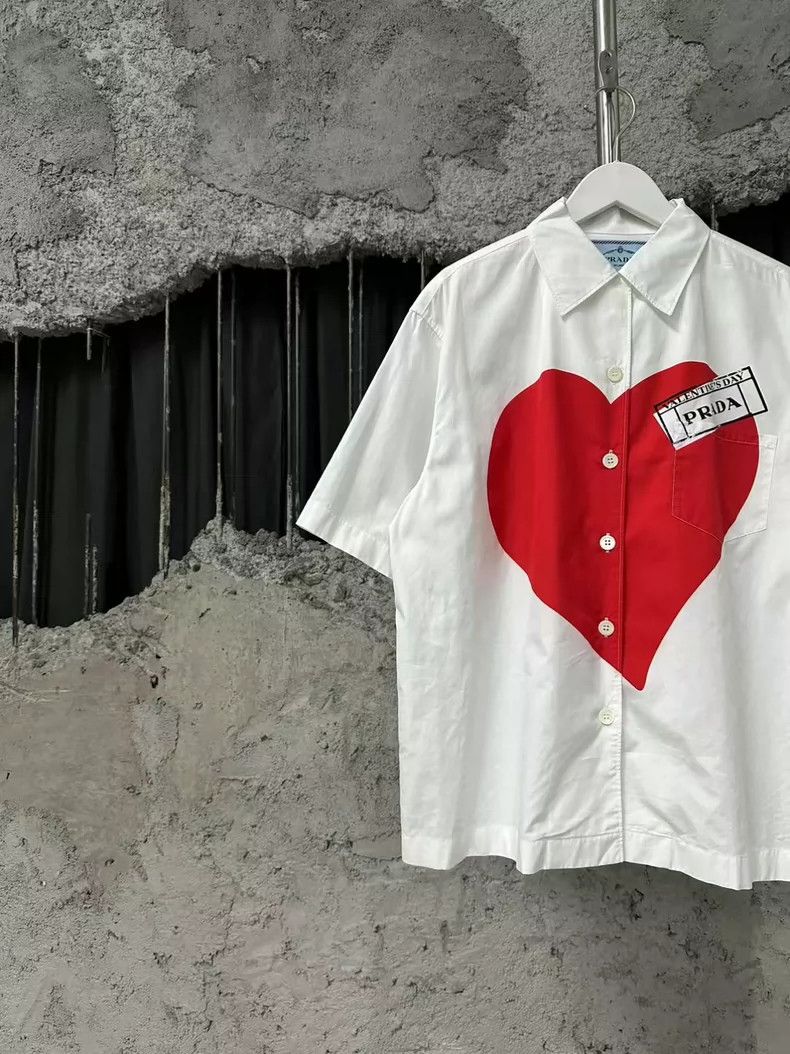 Prada Prada Heart Short Sleeve Shirt Size US S / EU 44-46 / 1 - 3 Thumbnail