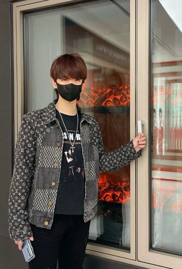 Louis Vuitton Black Printed Denim Jacket with Louis Vuitton Design Size US M / EU 48-50 / 2 - 6 Thumbnail
