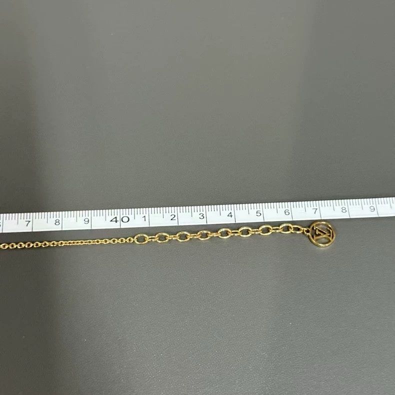 Louis Vuitton Louis Vuitton Gold Necklace with Logo Size ONE SIZE - 7 Thumbnail