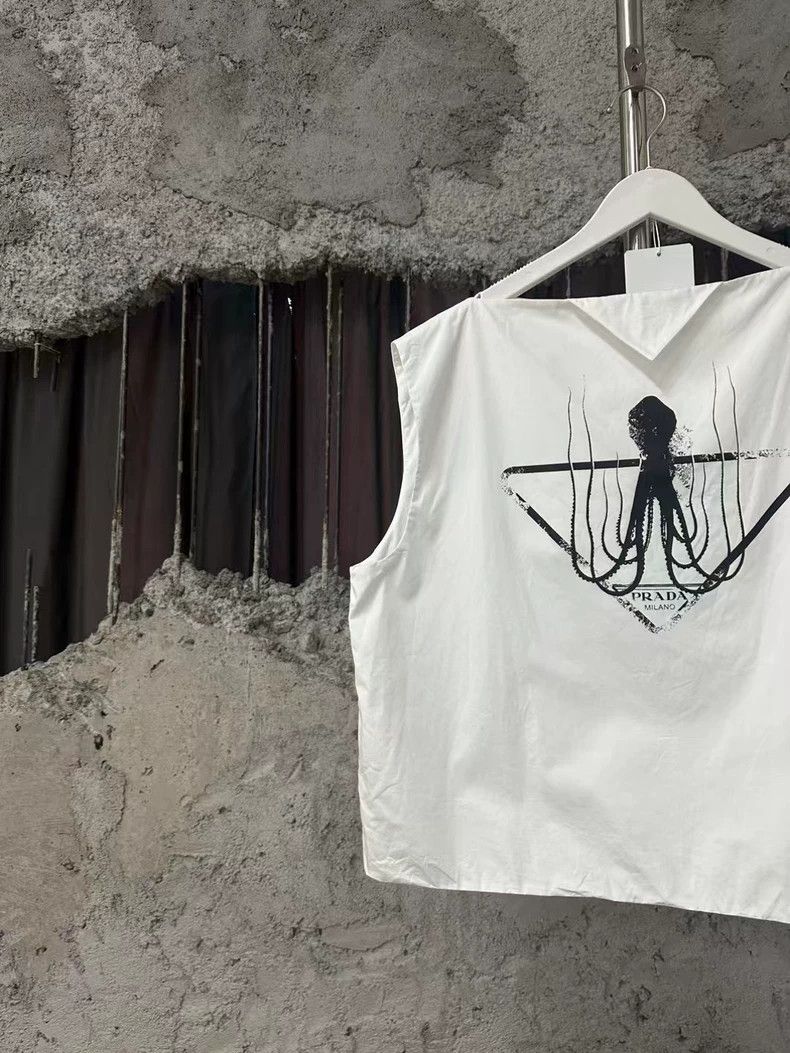 Prada Prada Sleeveless Top with Octopus Design Size US M / EU 48-50 / 2 - 3 Thumbnail