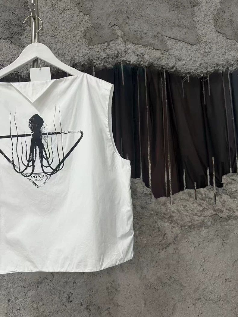 Prada Prada Sleeveless Top with Octopus Design Size US M / EU 48-50 / 2 - 4 Thumbnail