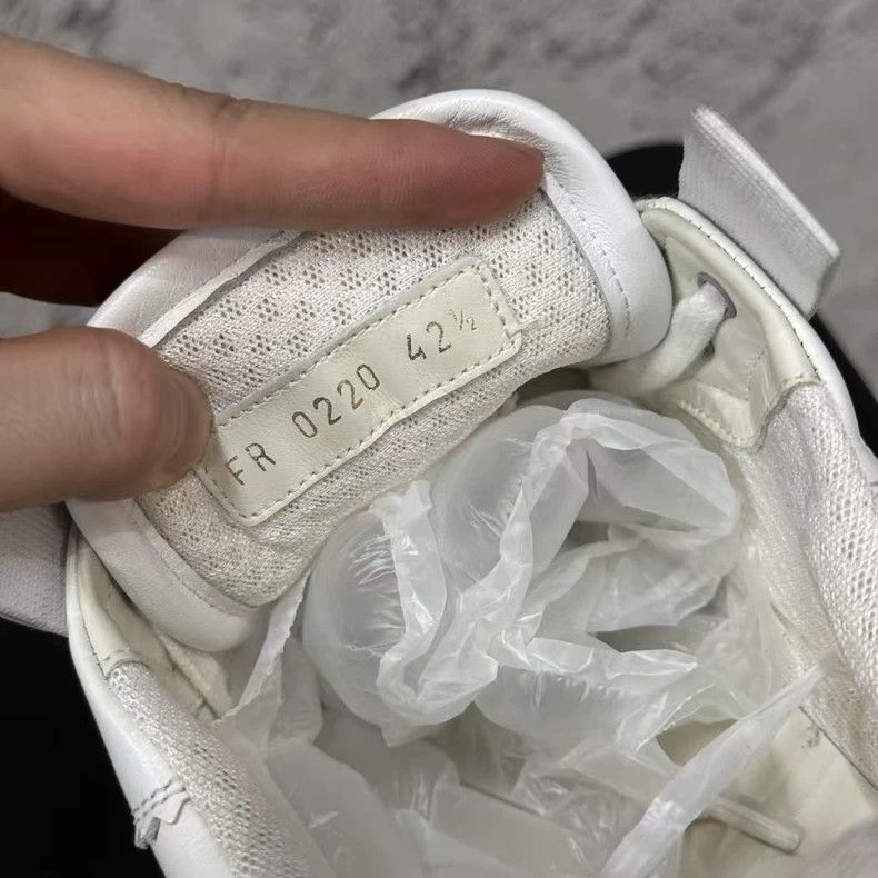 Givenchy Givenchy Sneakers with Red Accents Size US 9.5 / EU 42-43 - 8 Thumbnail