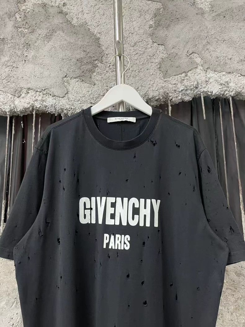 Givenchy Givenchy Distressed Short Sleeve T-Shirt Size US S / EU 44-46 / 1 - 3 Thumbnail