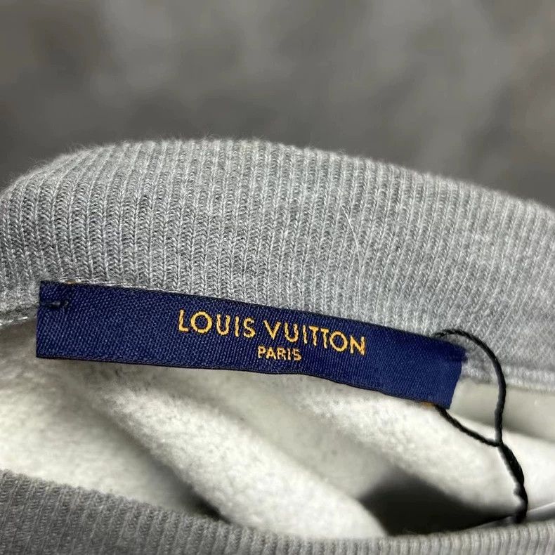 Louis Vuitton Louis Vuitton Grey Heart Logo Sweatshirt Size US XS / EU 42 / 0 - 3 Thumbnail