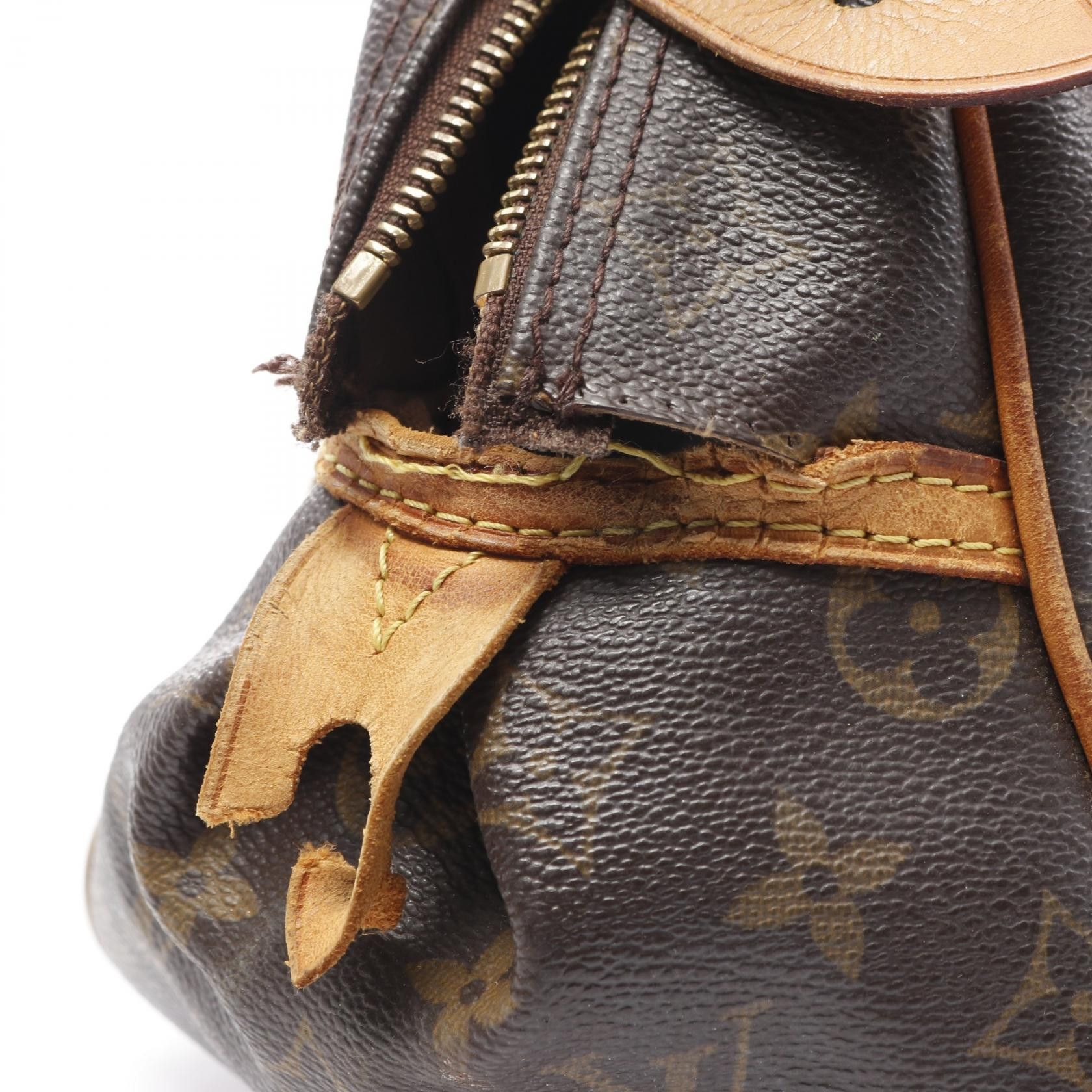 Louis Vuitton Louis Vuitton Louis Vuitton Montorgueil PM Monogram Shoulder Bag Canvas Shoulder Bag M95565 DUTY FREE for USA Size ONE SIZE - 9 Thumbnail