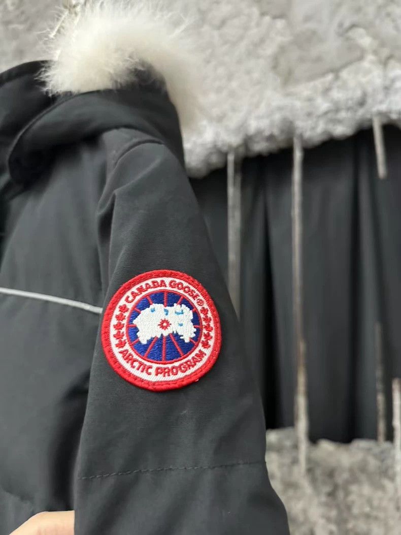 Canada Goose Canada Goose Down Jacket Size 10-12 Size US M / EU 48-50 / 2 - 5 Thumbnail