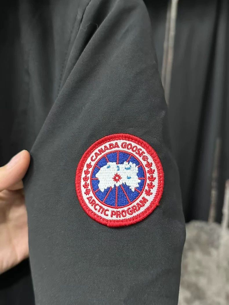 Canada Goose Canada Goose Down Coat Size 10-12 Size US M / EU 48-50 / 2 - 5 Thumbnail