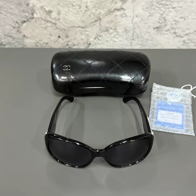 Chanel Chanel Sunglasses in Excellent Condition Size ONE SIZE - 8 Thumbnail