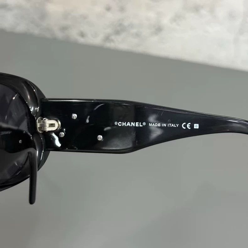 Chanel Chanel Sunglasses in Excellent Condition Size ONE SIZE - 4 Thumbnail