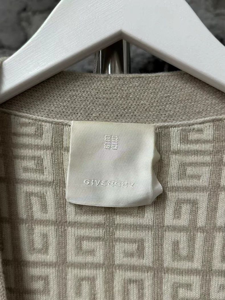 Givenchy Givenchy Cashmere Cardigan in Beige Color Size US S / EU 44-46 / 1 - 5 Thumbnail