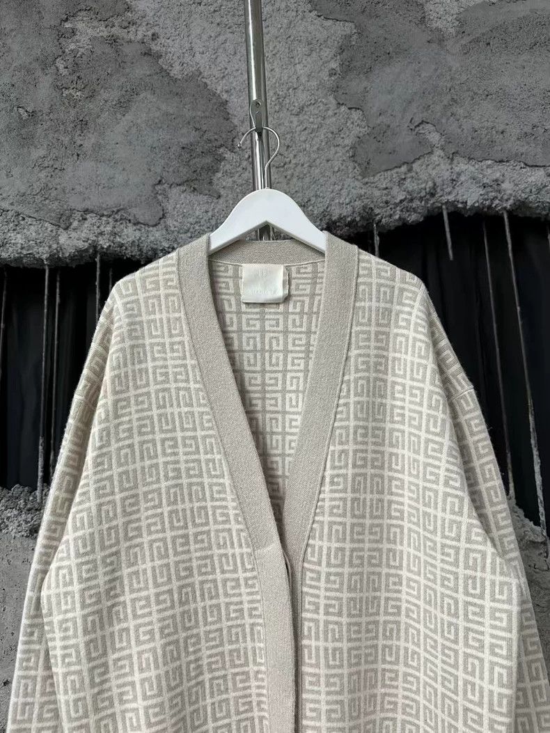 Givenchy Givenchy Cashmere Cardigan in Beige Color Size US S / EU 44-46 / 1 - 3 Thumbnail