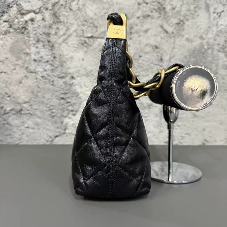 Chanel Chanel Hobo Bag with Gold Hardware Size ONE SIZE - 5 Thumbnail