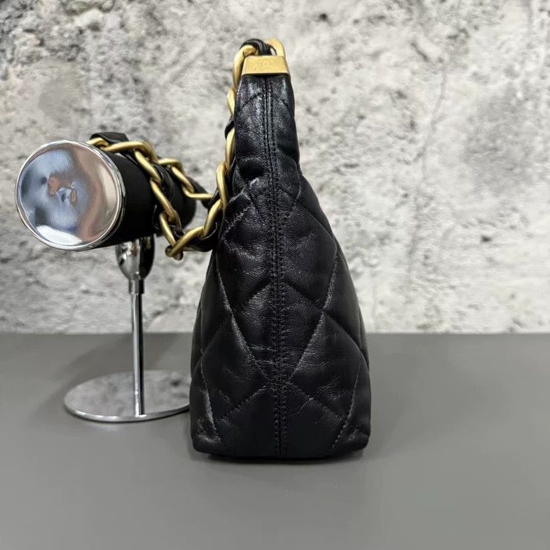 Chanel Chanel Hobo Bag with Gold Hardware Size ONE SIZE - 4 Thumbnail