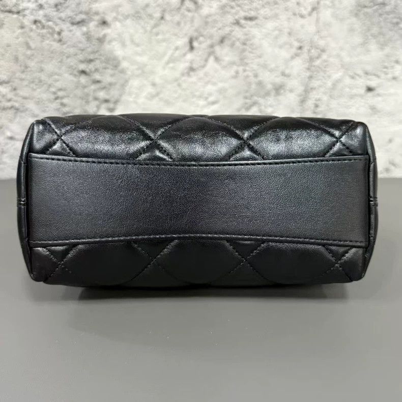 Chanel Chanel Hobo Bag with Gold Hardware Size ONE SIZE - 6 Thumbnail