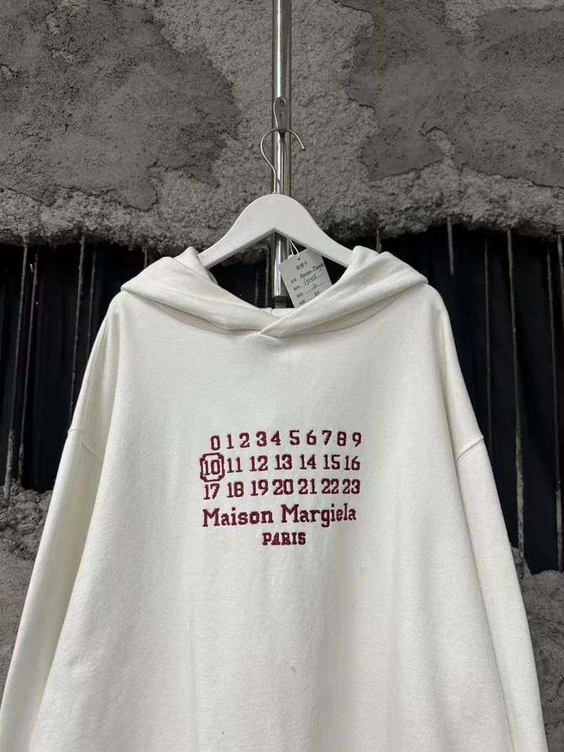 Maison Margiela Maison Margiela White Hoodie with Graphic Print Size US M / EU 48-50 / 2 - 3 Thumbnail