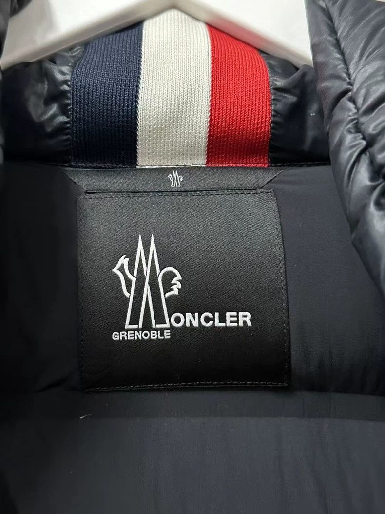 Moncler Moncler Down Jacket with Hood Size 3 Size US M / EU 48-50 / 2 - 7 Thumbnail