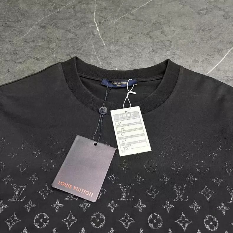 Louis Vuitton Louis Vuitton Gradient Logo T-Shirt Size US M / EU 48-50 / 2 - 3 Thumbnail
