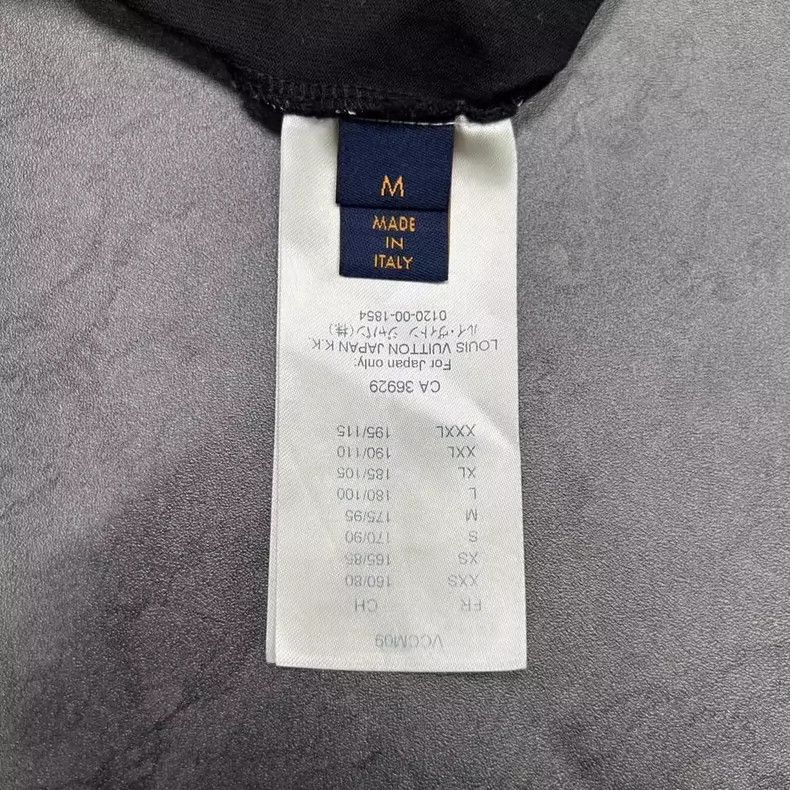 Louis Vuitton Louis Vuitton Gradient Logo T-Shirt Size US M / EU 48-50 / 2 - 7 Thumbnail