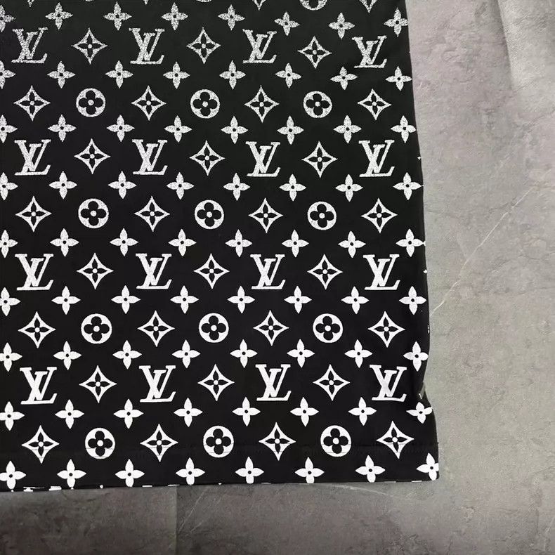 Louis Vuitton Louis Vuitton Gradient Logo T-Shirt Size US M / EU 48-50 / 2 - 6 Thumbnail