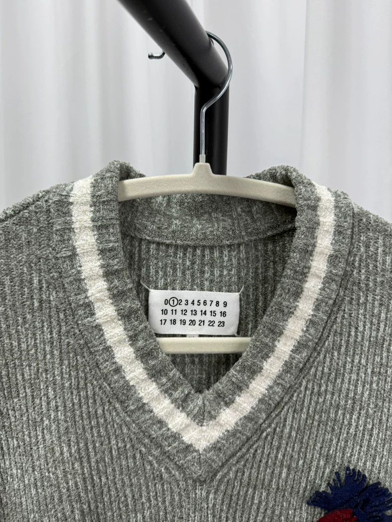 Maison Margiela Maison Margiela V-Neck Sweater Size US M / EU 48-50 / 2 - 3 Thumbnail