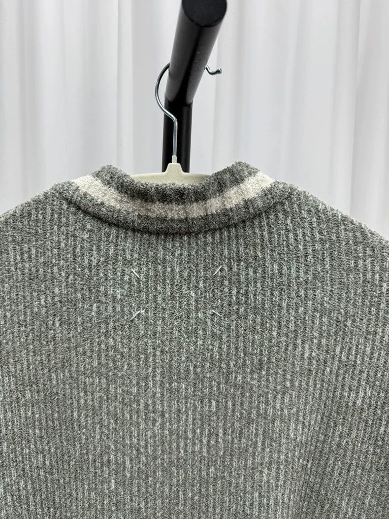 Maison Margiela Maison Margiela V-Neck Sweater Size US M / EU 48-50 / 2 - 6 Thumbnail