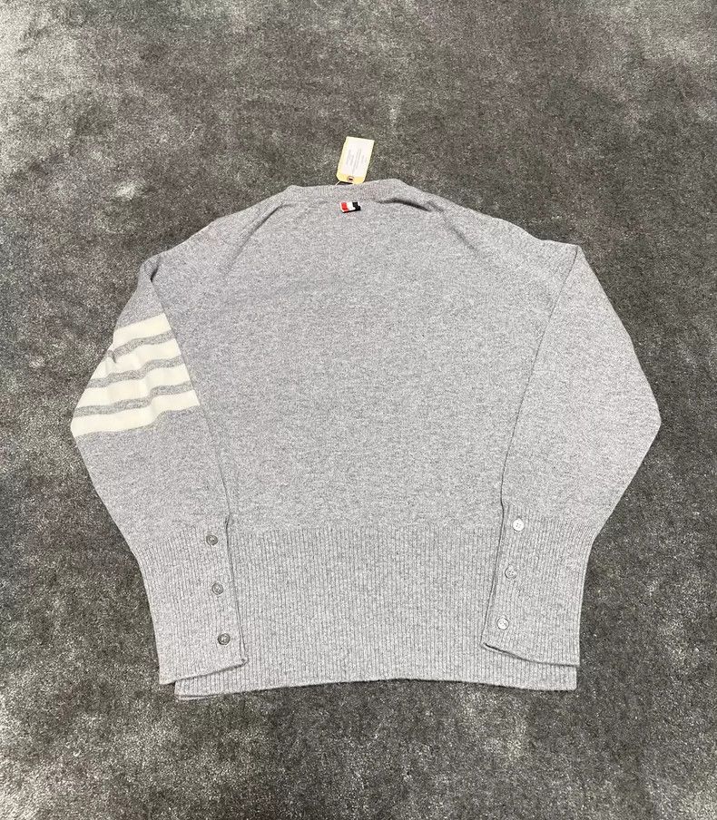 Thom Browne Classic Crewneck Pullover in Light Grey-dmc Size US M / EU 48-50 / 2 - 4 Thumbnail