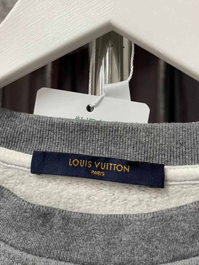 Louis Vuitton Louis Vuitton Gray Embroidered Sweatshirt Size US M / EU 48-50 / 2 - 7 Thumbnail