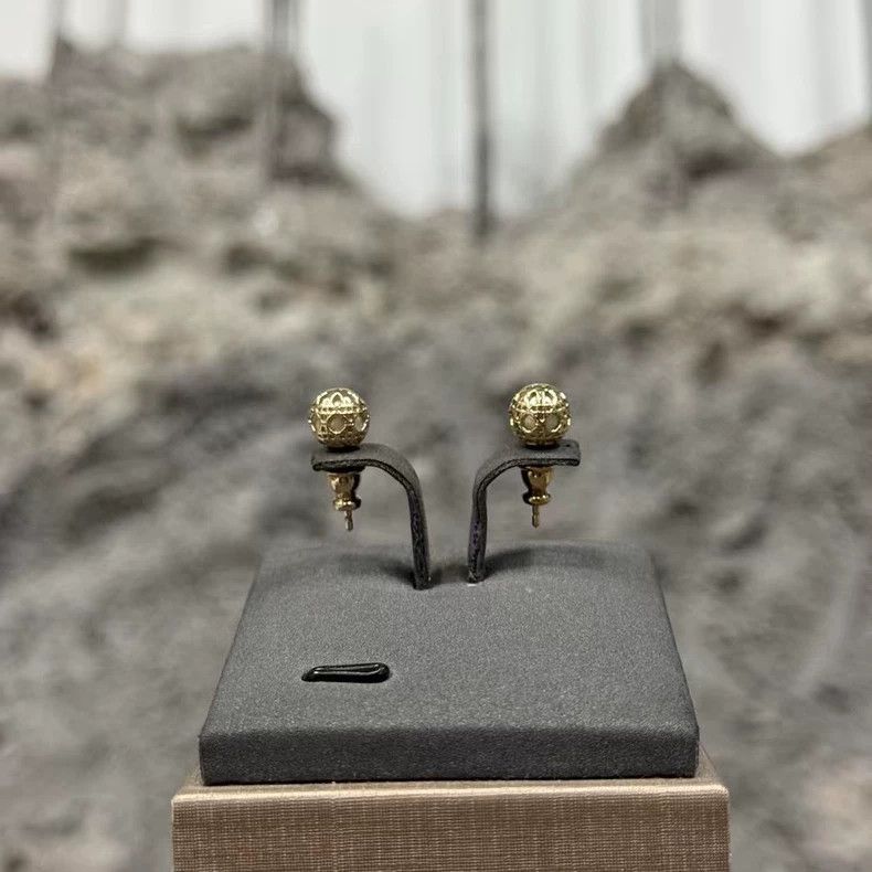 Dior Dior Earrings with Elegant Design Size ONE SIZE - 3 Thumbnail