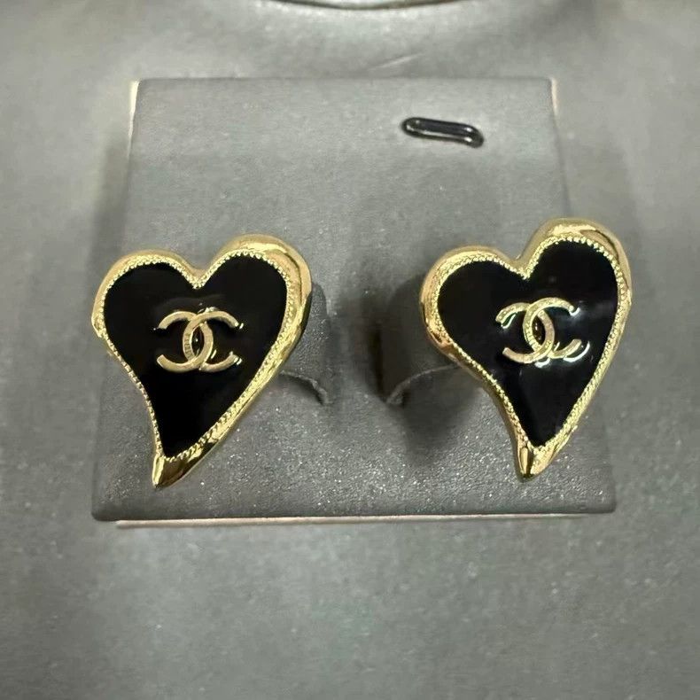Chanel Chanel Heart Stud Earrings Size ONE SIZE - 3 Thumbnail