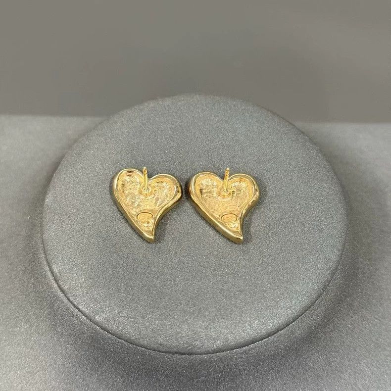 Chanel Chanel Heart Stud Earrings Size ONE SIZE - 6 Thumbnail