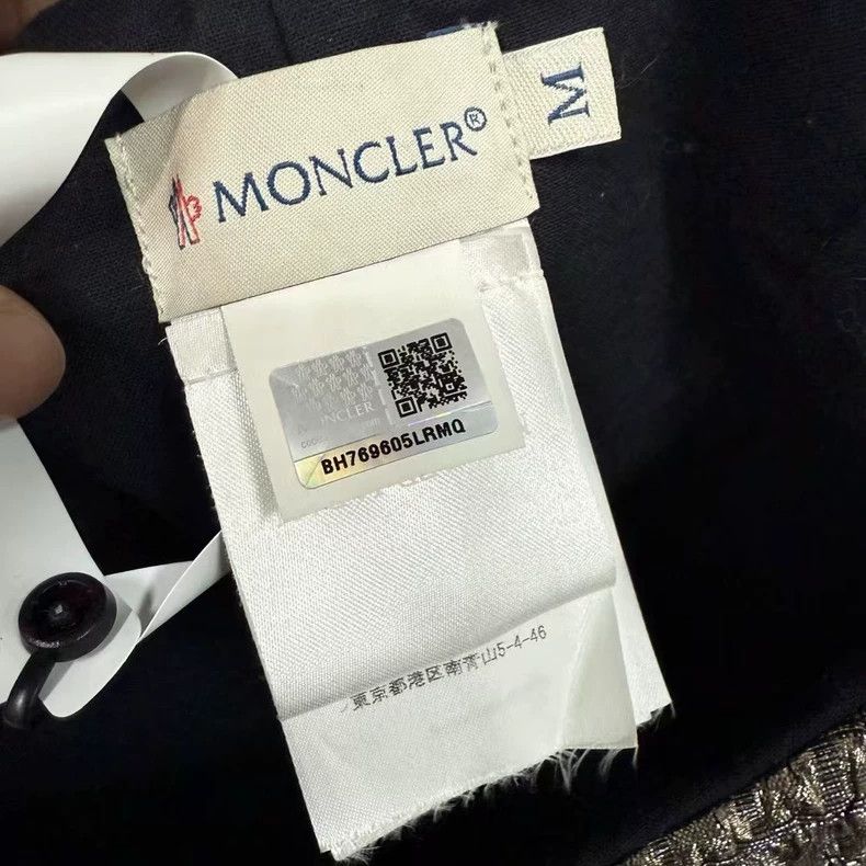 Moncler Moncler Knitted Hat in Excellent Condition Size ONE SIZE - 6 Thumbnail
